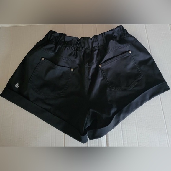 Lululemon Spring Break Away Short II Black size 12 - Picture 3 of 6